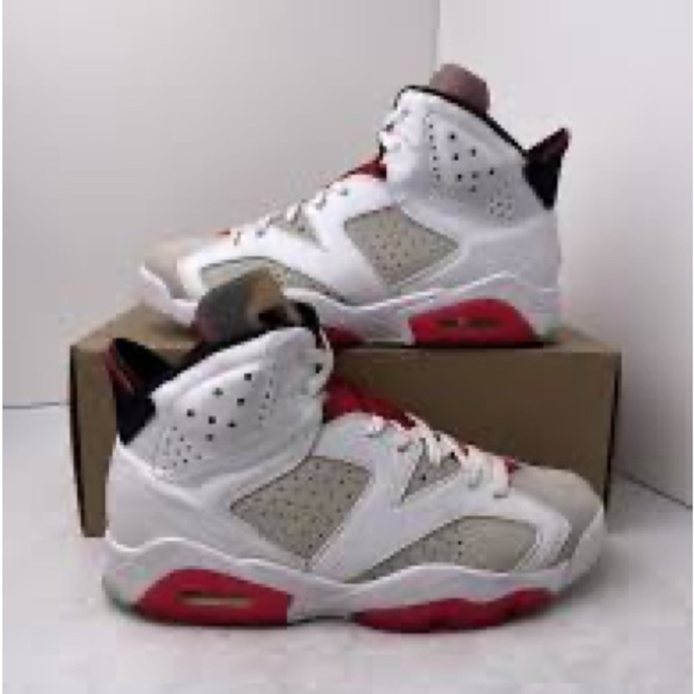 AIR JORDAN 7 RETRO HARE BUGS BUNNY SHOES